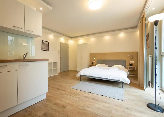 Urban With Queen-size Bed, Self Check-in K2